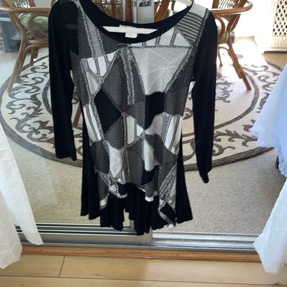Black and Gray Geometric Tunic Top